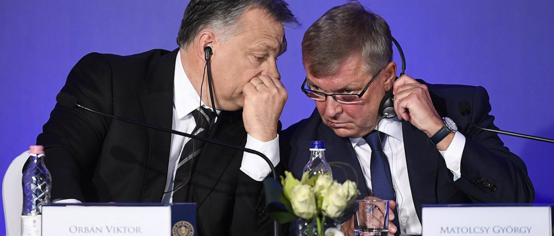 Orbán és Matolcsy a mi kárunkra teszi tönkre a forintot!